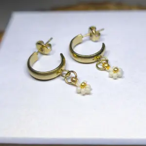 Kroužkové náušnice - Sedmikráska - PVD Gold, Miyuki