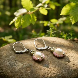 Visací náušnice Perlová kraslice růžová – Říční perla a ocel